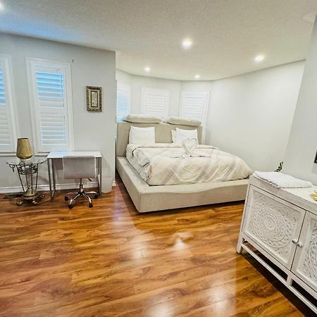 Luxury Home In Toronto Місісаґа Екстер'єр фото