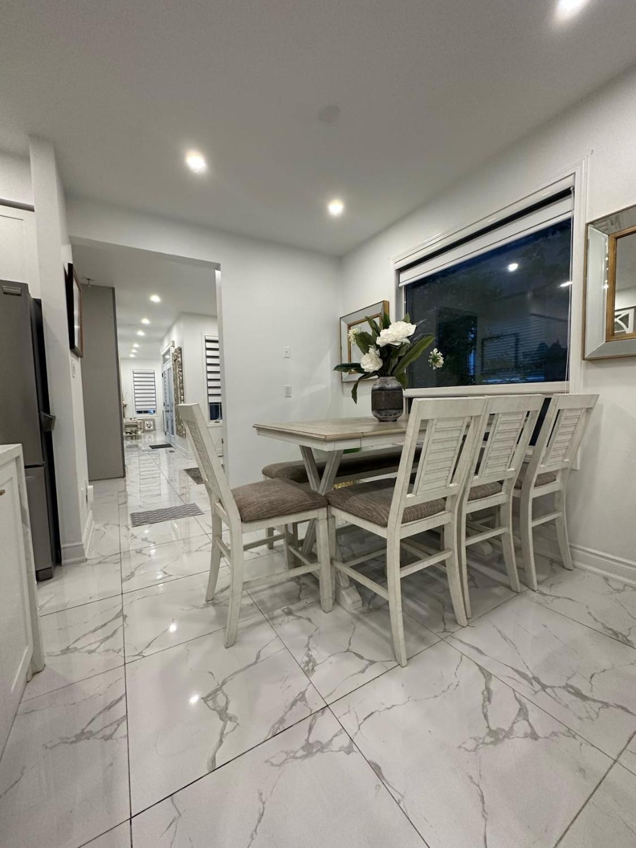 Luxury Home In Toronto Місісаґа Екстер'єр фото