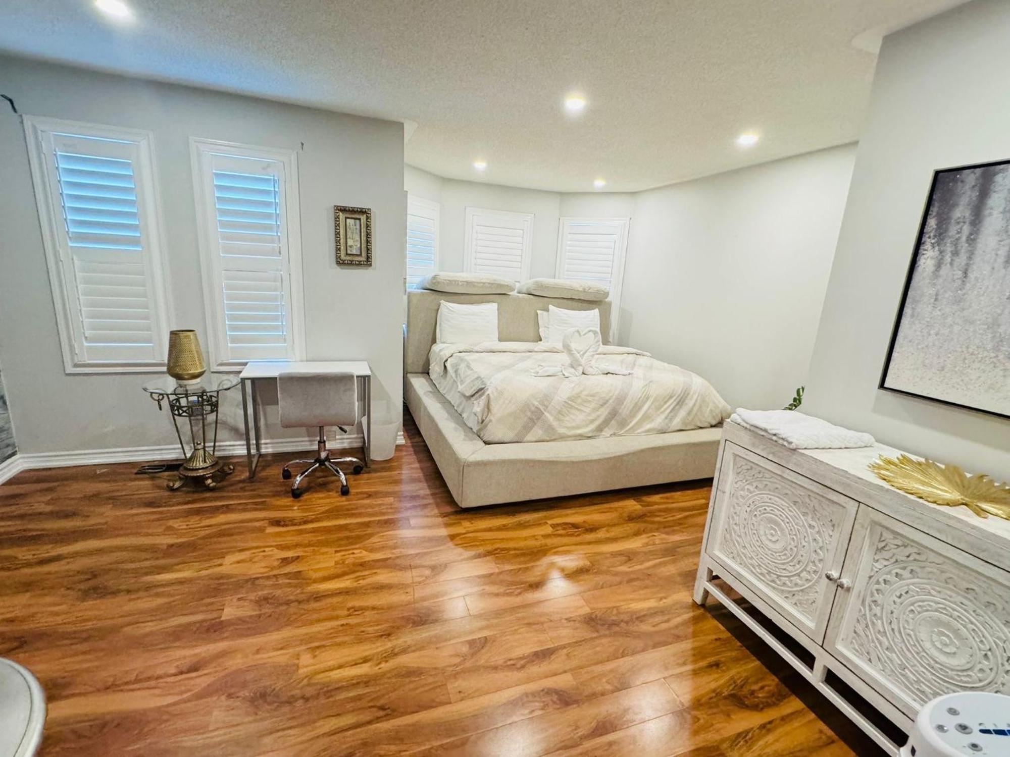Luxury Home In Toronto Місісаґа Екстер'єр фото