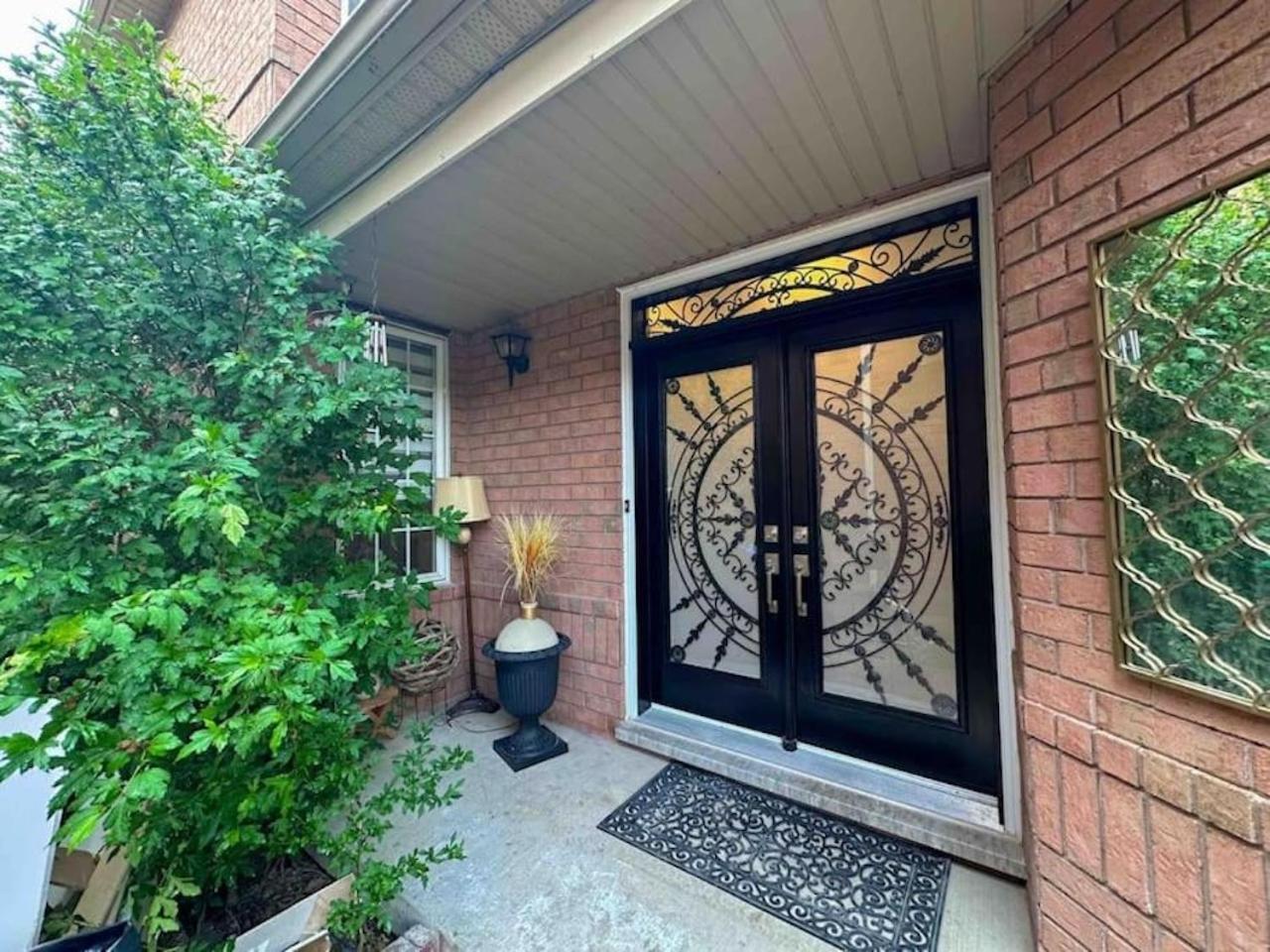 Luxury Home In Toronto Місісаґа Екстер'єр фото